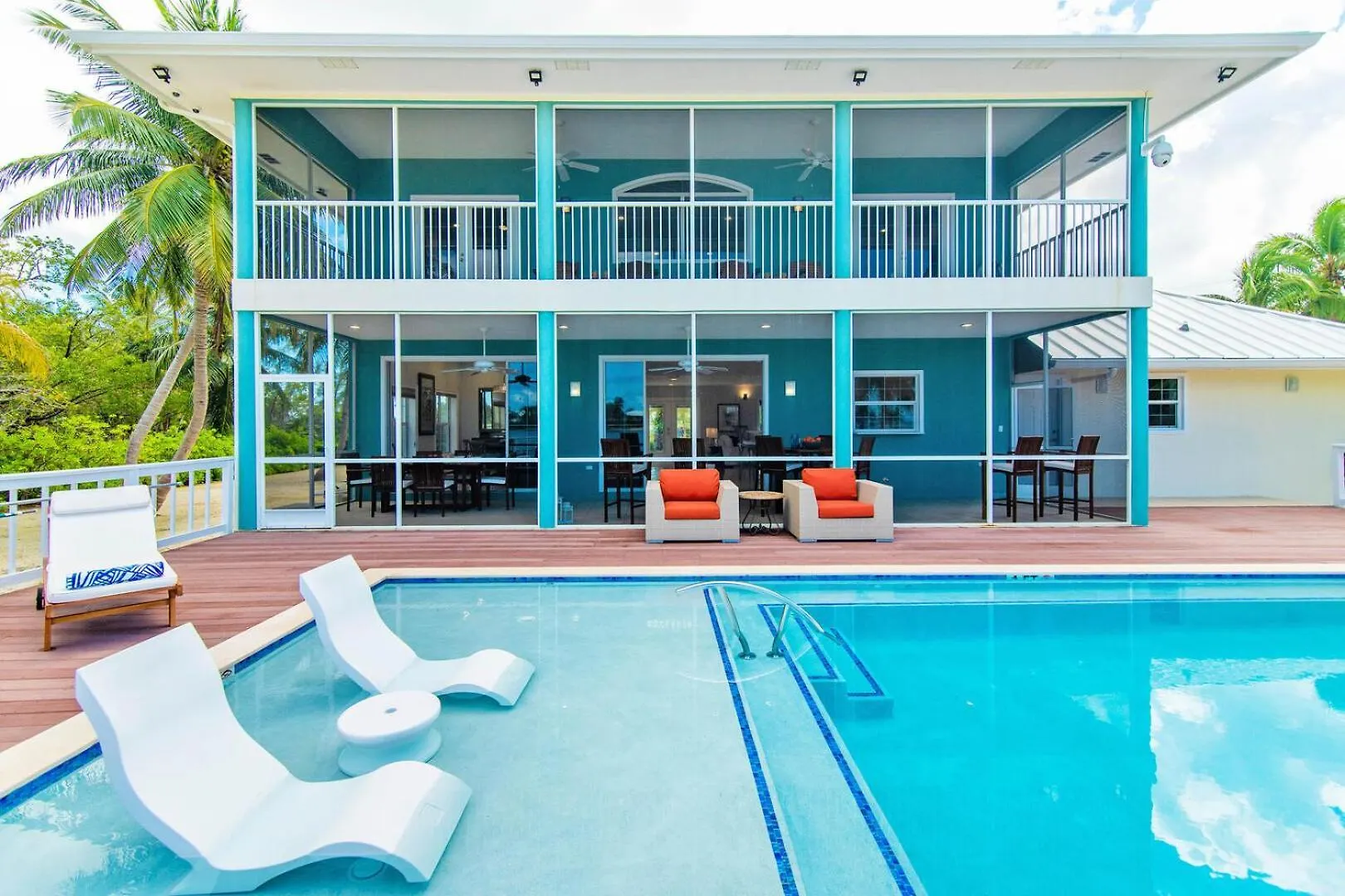 Skai Fall By Grand Cayman Villas Driftwood Village Kaimaninseln