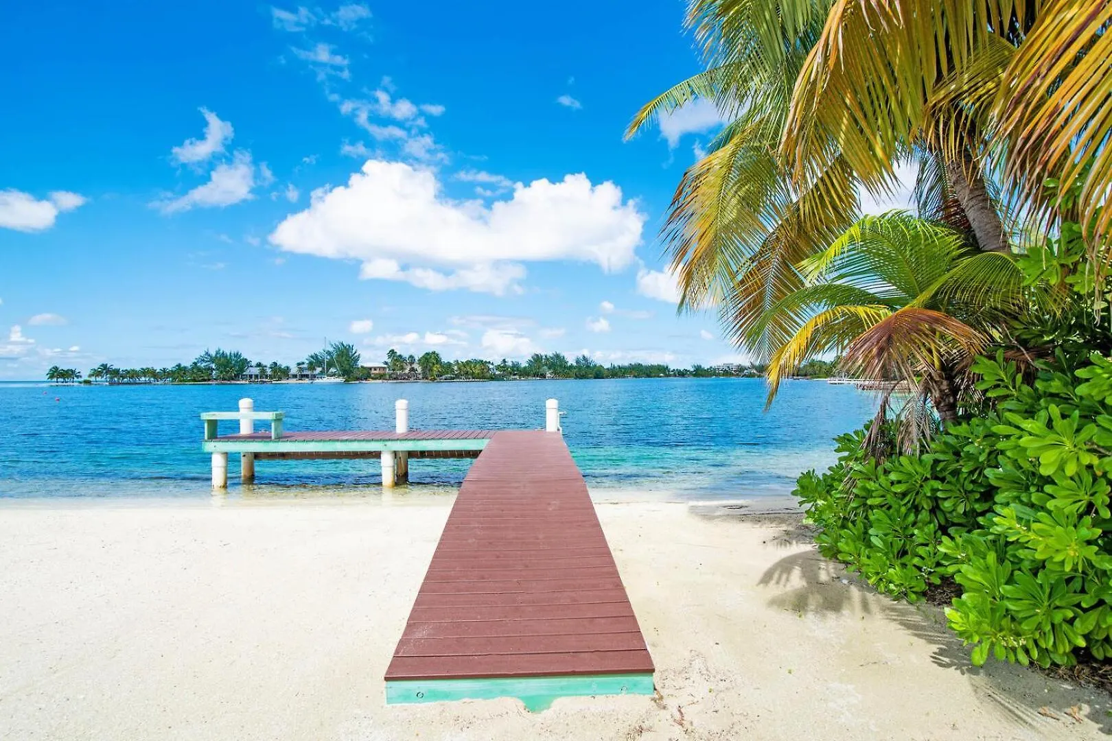 Skai Fall By Grand Cayman Villas Driftwood Village Kaimaninseln